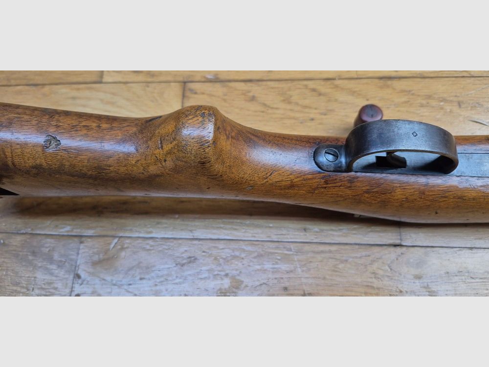 Seltene Schweizer Büchse 05/11 – Auf Basis der Kavalleriebüchse 1905 System 1889 Schmidt Rubin modifiziert 1911 – Munition GP11 in 7,5 x 55 Schweiz – Gute Hölzer, aber mit Reparaturen – Mechanik einwandfrei und sehr schöner Lauf – Ausgezeichnete kleine Büchse in Kat. D – BE/BE+, Bild 12 von 45