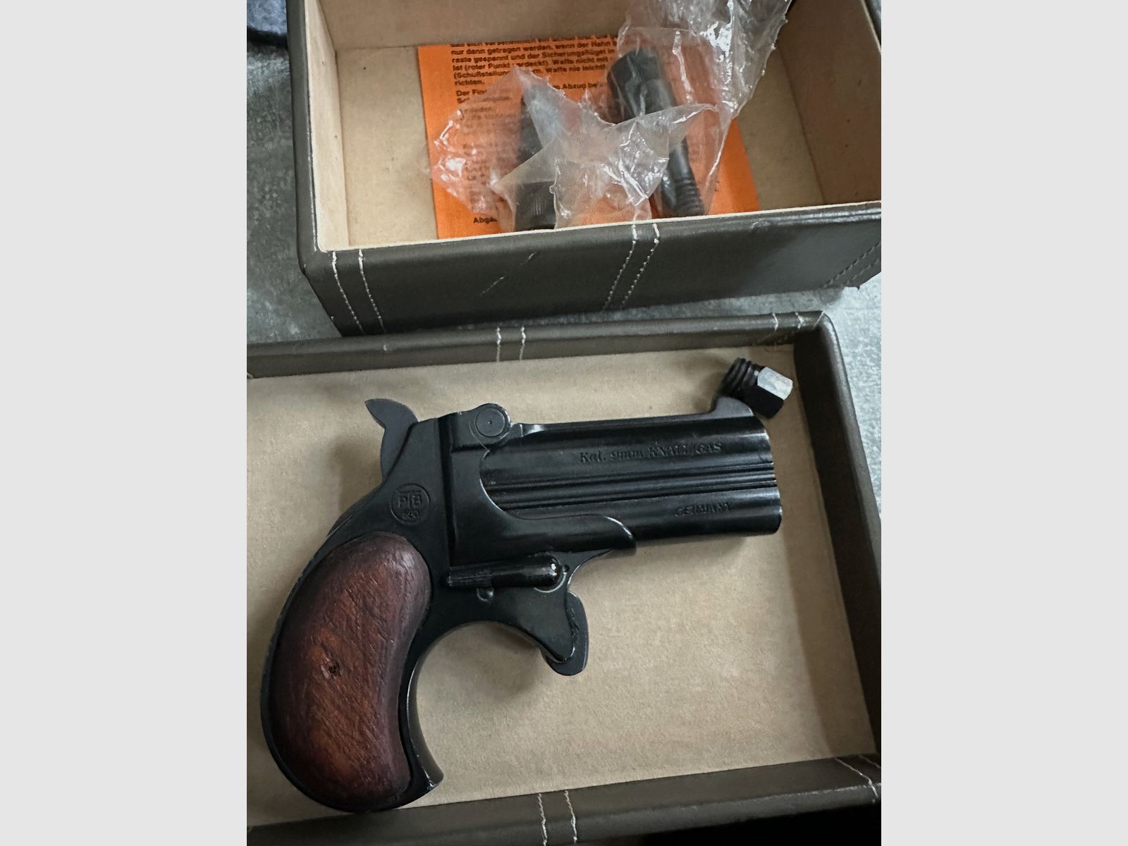 Noris Twinny cal. 9mm Knall / Gas con impugnature in legno PTB 560