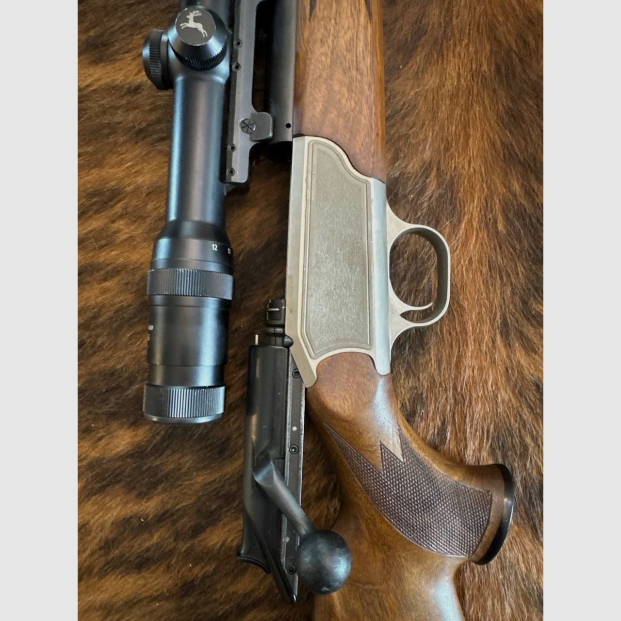 Blaser R93 Geradezugrepetierer Kaliber .30-06 mit Original Blaser Sattelmontage und Zieloptik Frankonia 3–12×56, Absehen 4