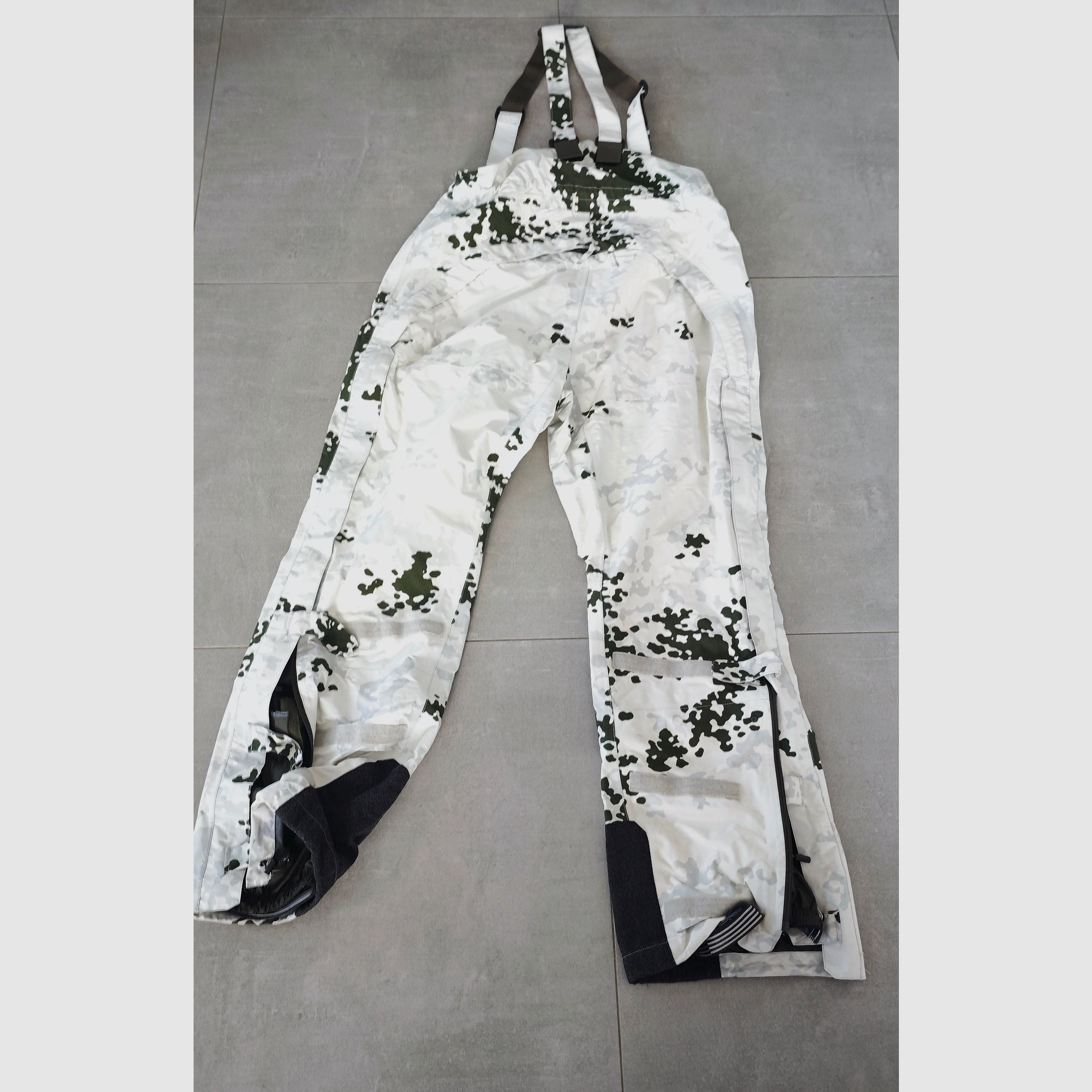 Original Carinthia Schneetarnanzughose Bundeswehr – Gore-Tex – Größe L – Selten – Top Zustand