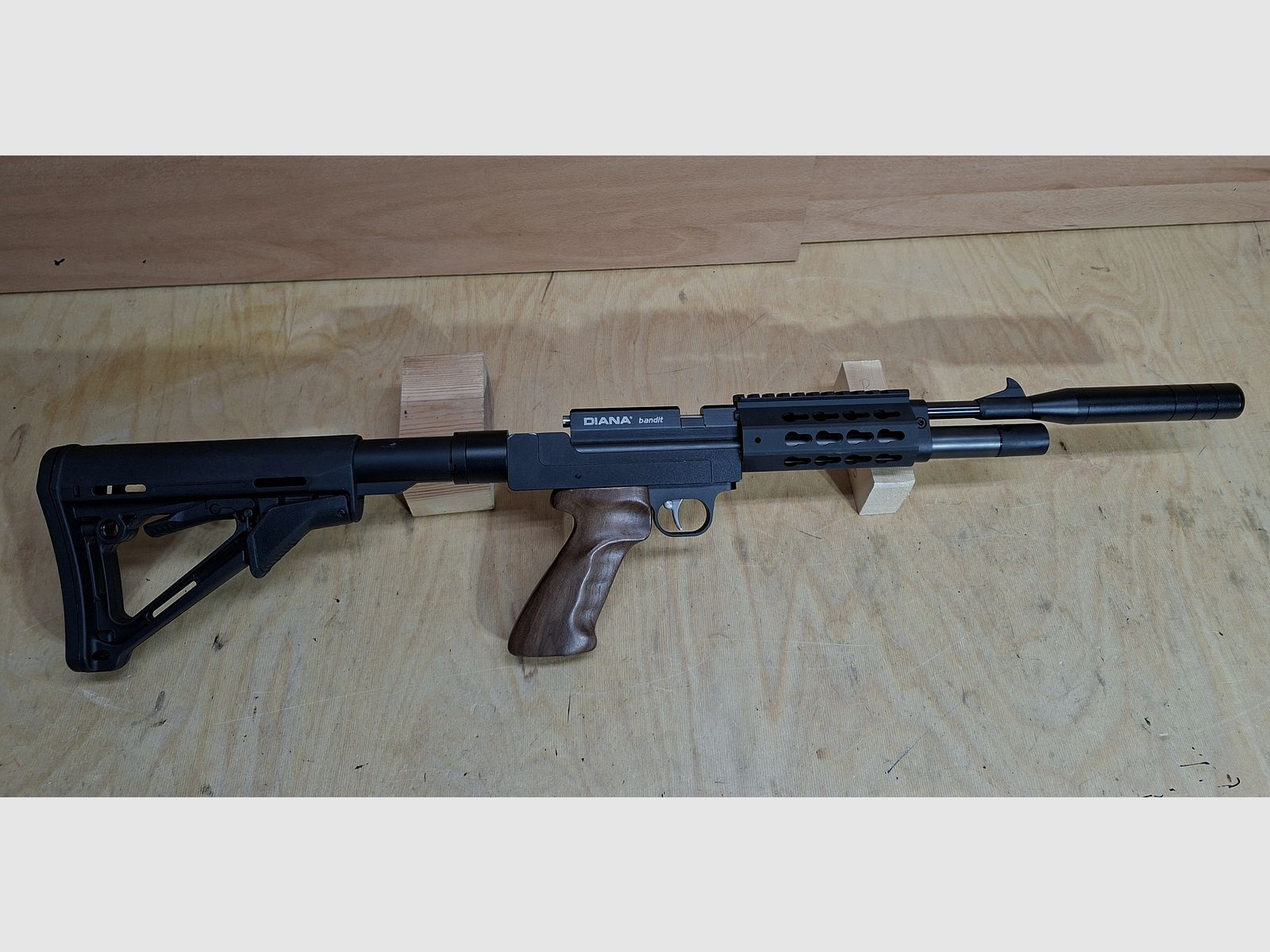 Diana Bandit Gen II Pressluftpistole mit Taktischem Body Kit AR 15