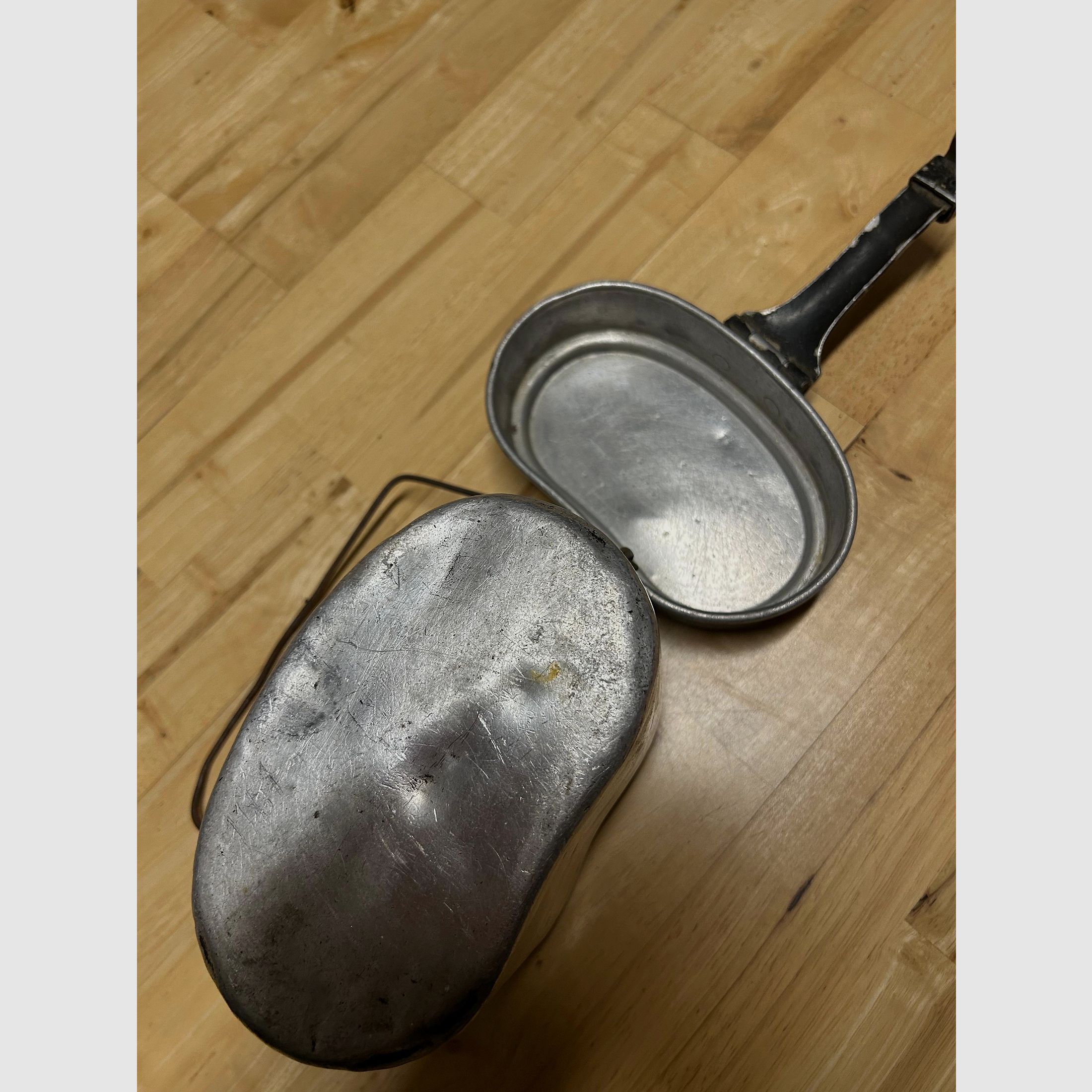 Ensemble de vaisselle de cuisine et bouteille de champ | Wehrmacht | Seconde Guerre mondiale | 2ème Guerre mondiale