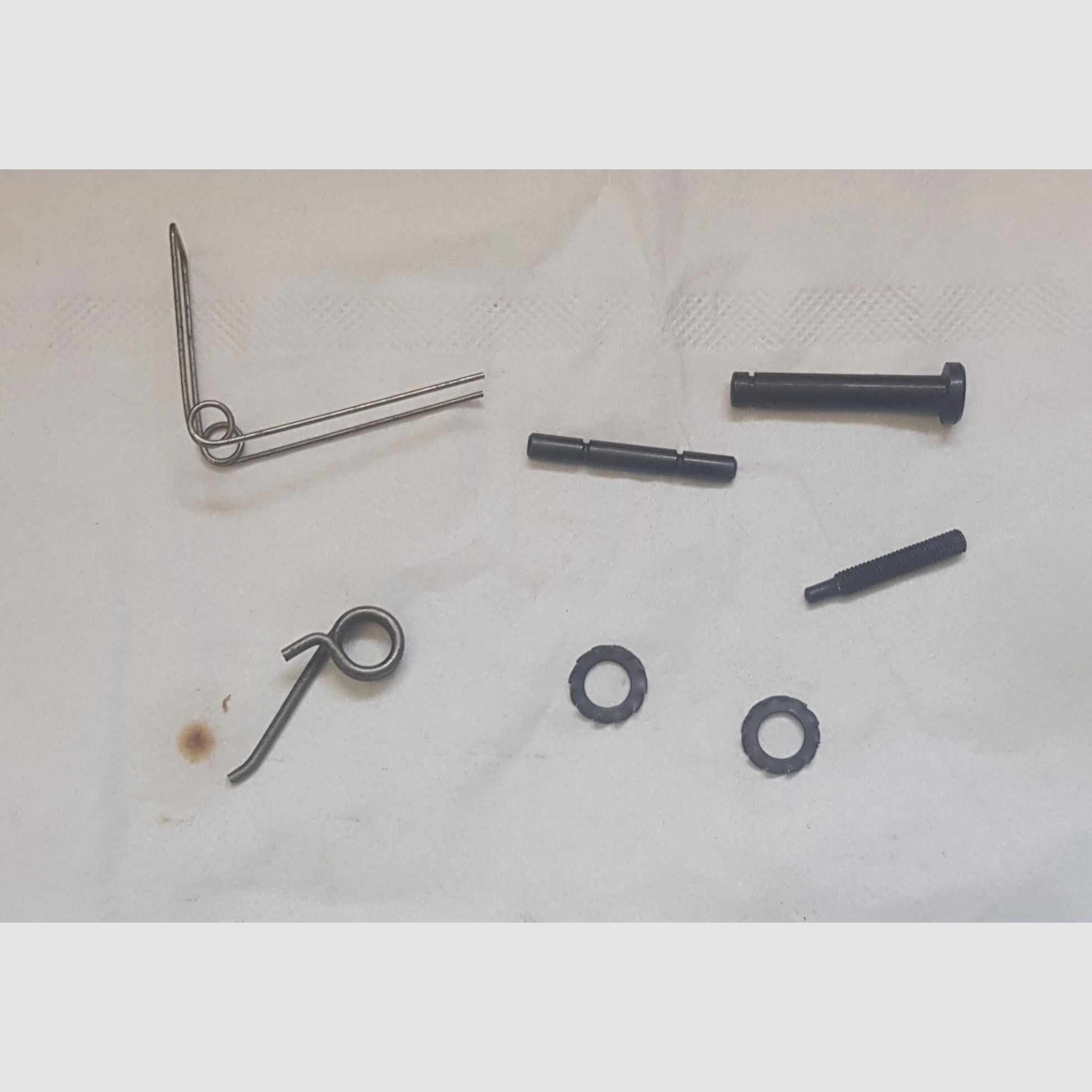 Vervangingsonderdelen Haenel IV/M Onderhevel Luchtgeweer 4M of IV M Trekker Trekkerstang Veerinstallatie Schroef Trekkerhaak Veer per stukprijs