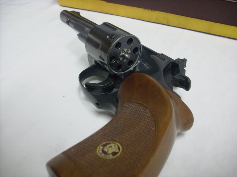 Weihrauch Revolver HW 9 in 22 LfB , Holzformgriff