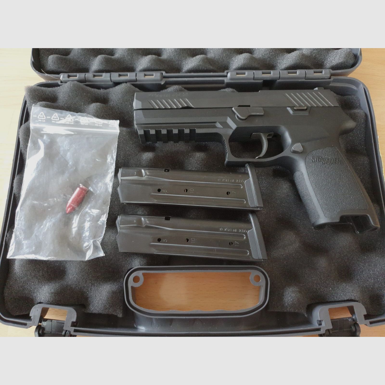 Sig Sauer P320 9mm Fullsize con valigetta in buone condizioni