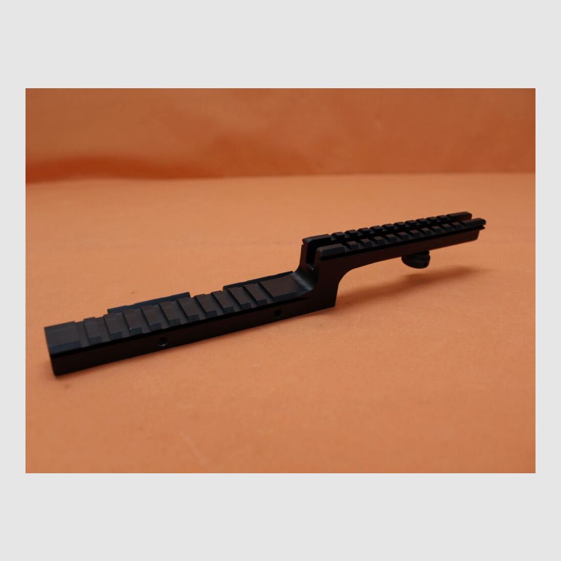 JFY. AR-15: Carry Handle Mount Swan Sleeve Alu schwarz mit Picatinnyprofil, gekröpft. Montageschiene geeignet für A1/ A2/ A3 Tragegriff