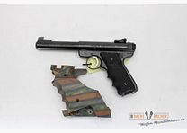 Pistola Ruger MK II Calibre .22lr con empuñadura moldeada