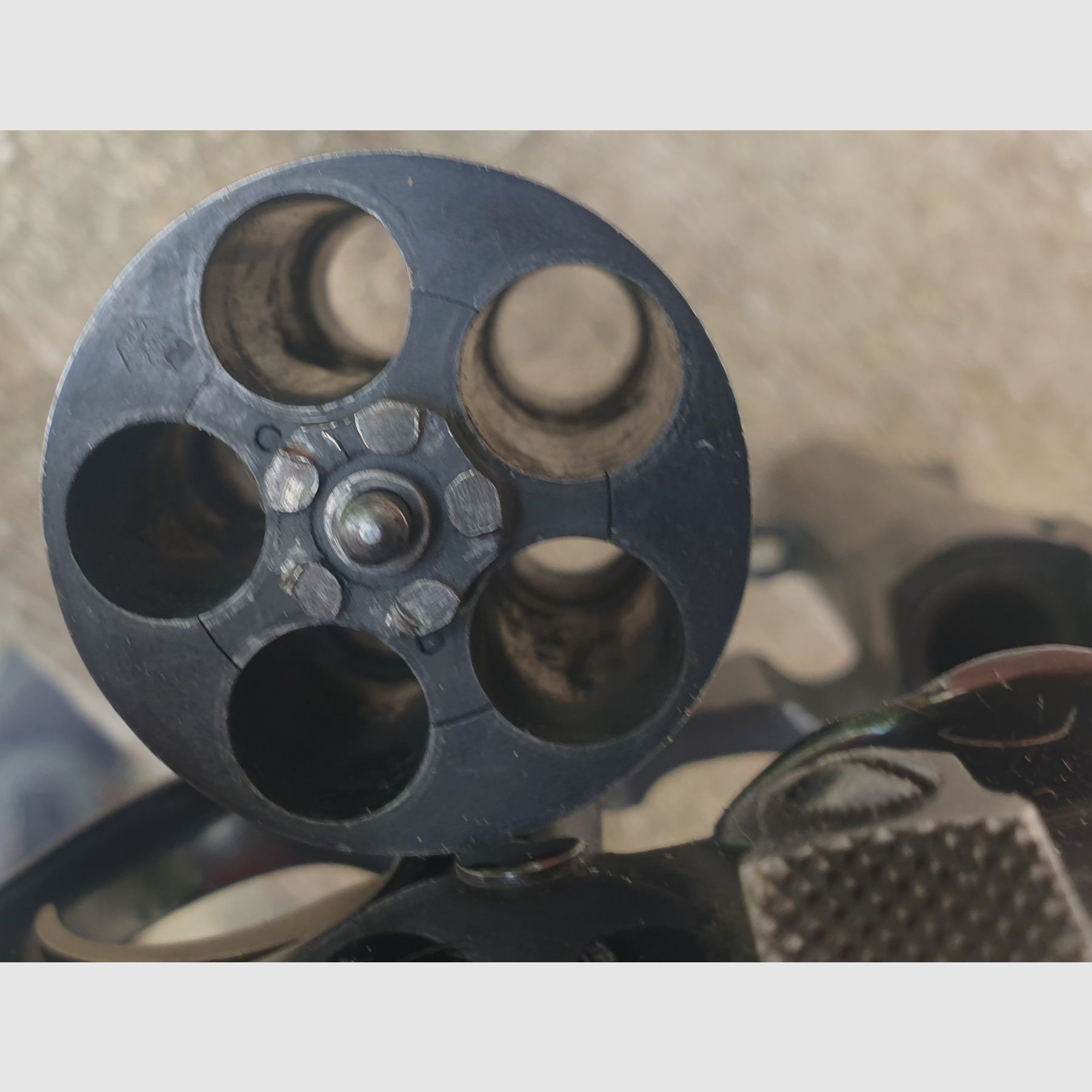 Revolver, Smith&Wesson, Mod 36, Cal..38Spec. 2.5 inches / barrel, grip with scales-FH