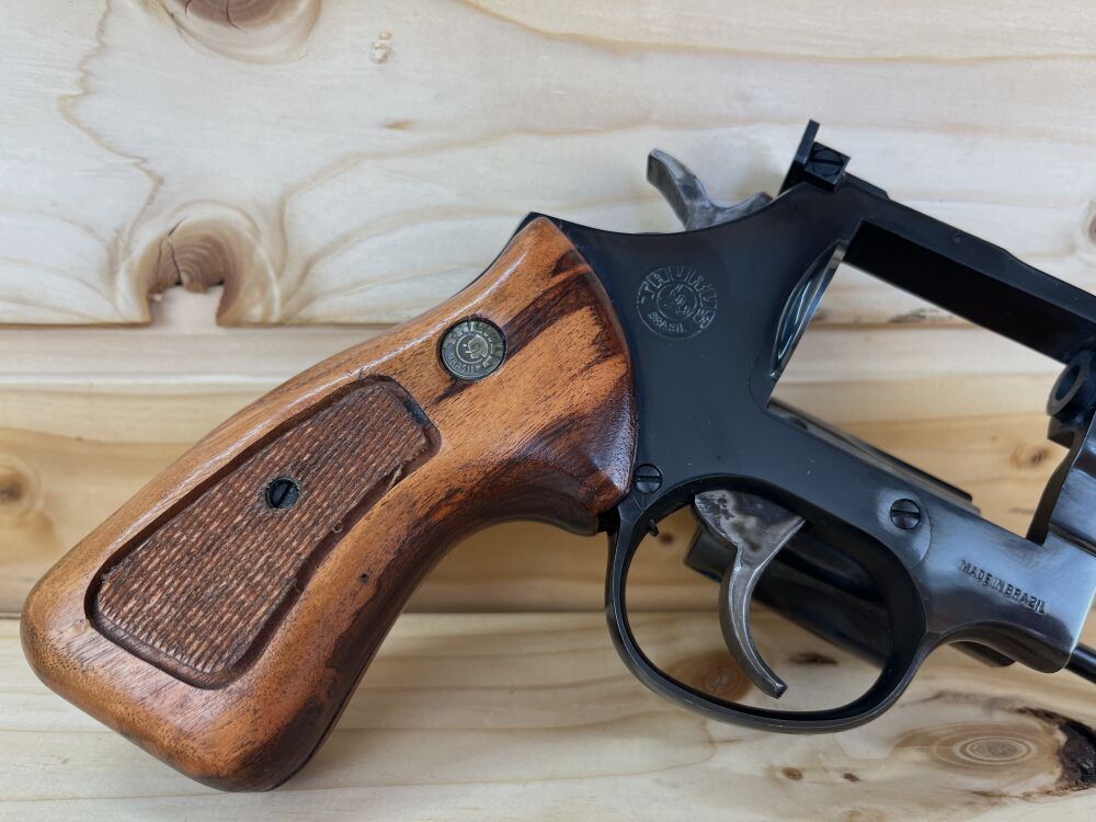 Taurus - Brasil, KK - Revolver .22lr, 6" Lauflänge, Holzgriffschalen .22lr