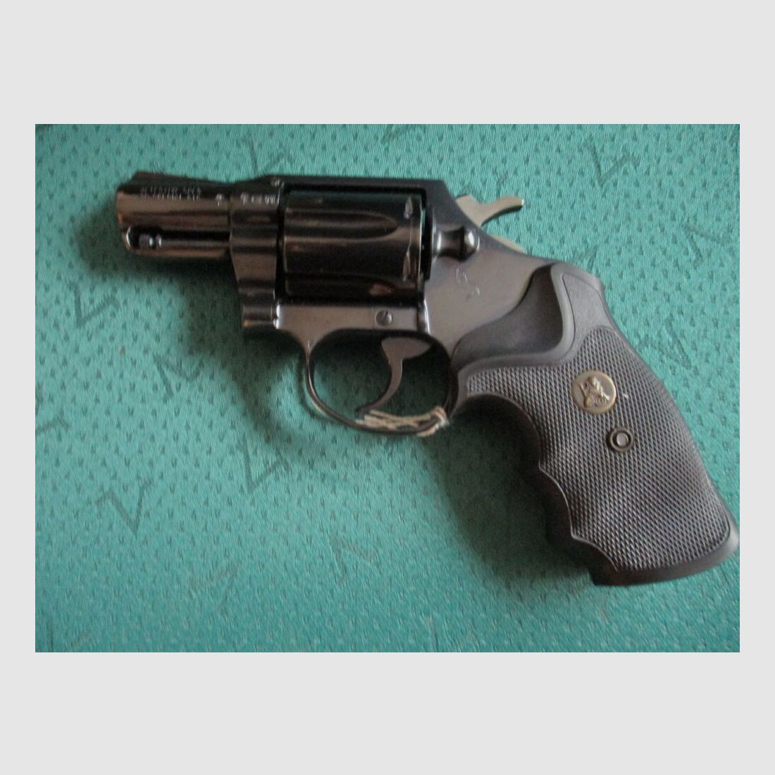 Colt Detective revolver beschoten 1971 met Pachmayr grip Detective