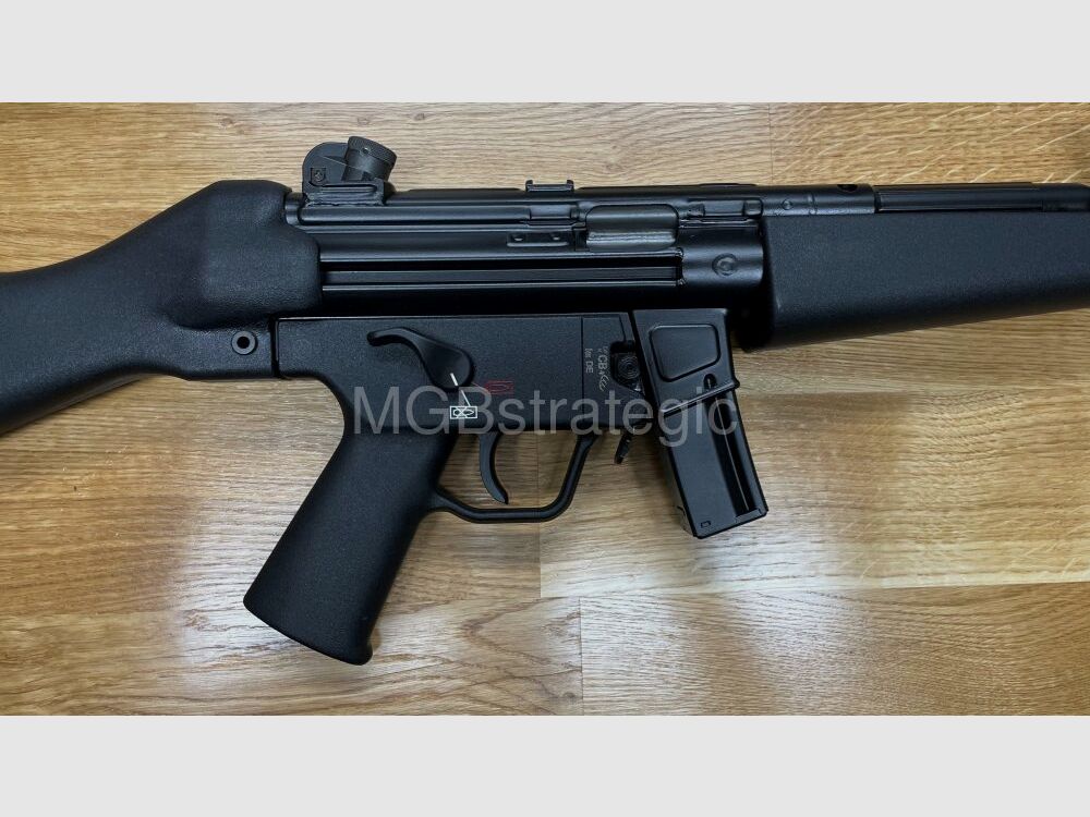 Heckler & Koch SP5 con culata fija - rifle semiautomático 9mm Luger versión civil del Heckler & Koch MP5 - H&K SP 5 HK SP5 - opcionalmente con silenciador Acheron AG SMG E1