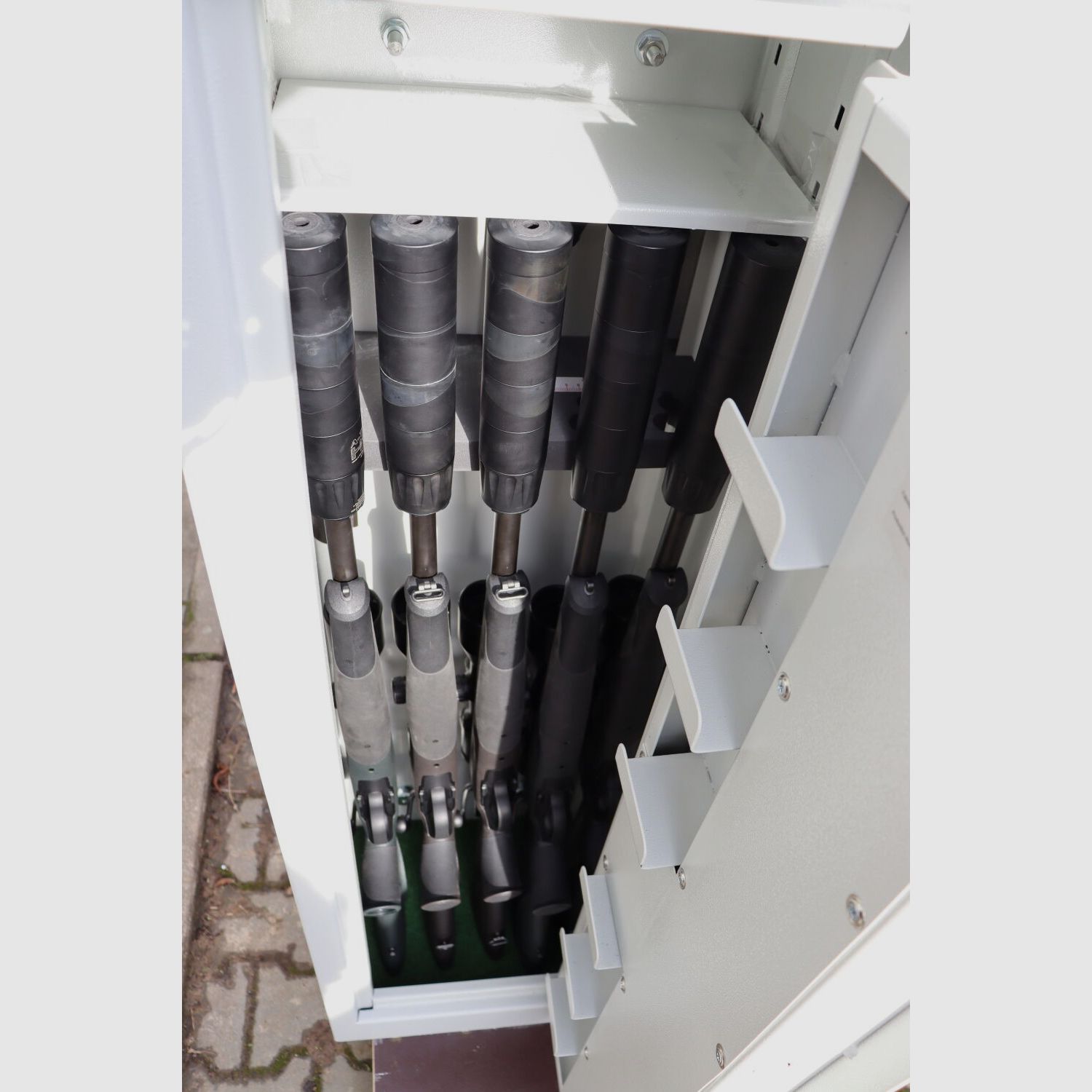 Armadio per armi uG Waffenschrank SHOOTER TRASGRESSORE 1300x390x330mm Classe 0 per 5LW