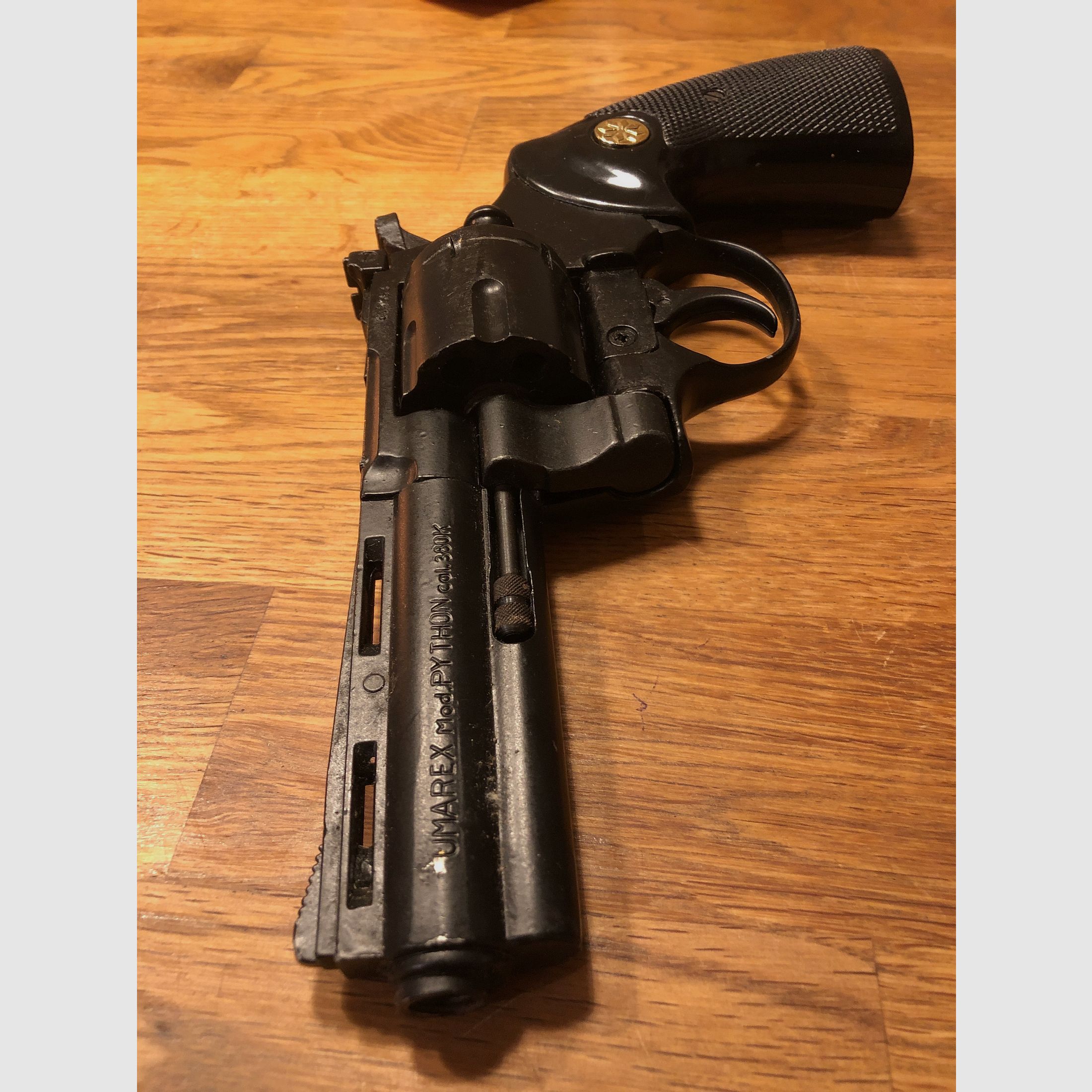 2 pistolas de fogueo Umarex Python en venta