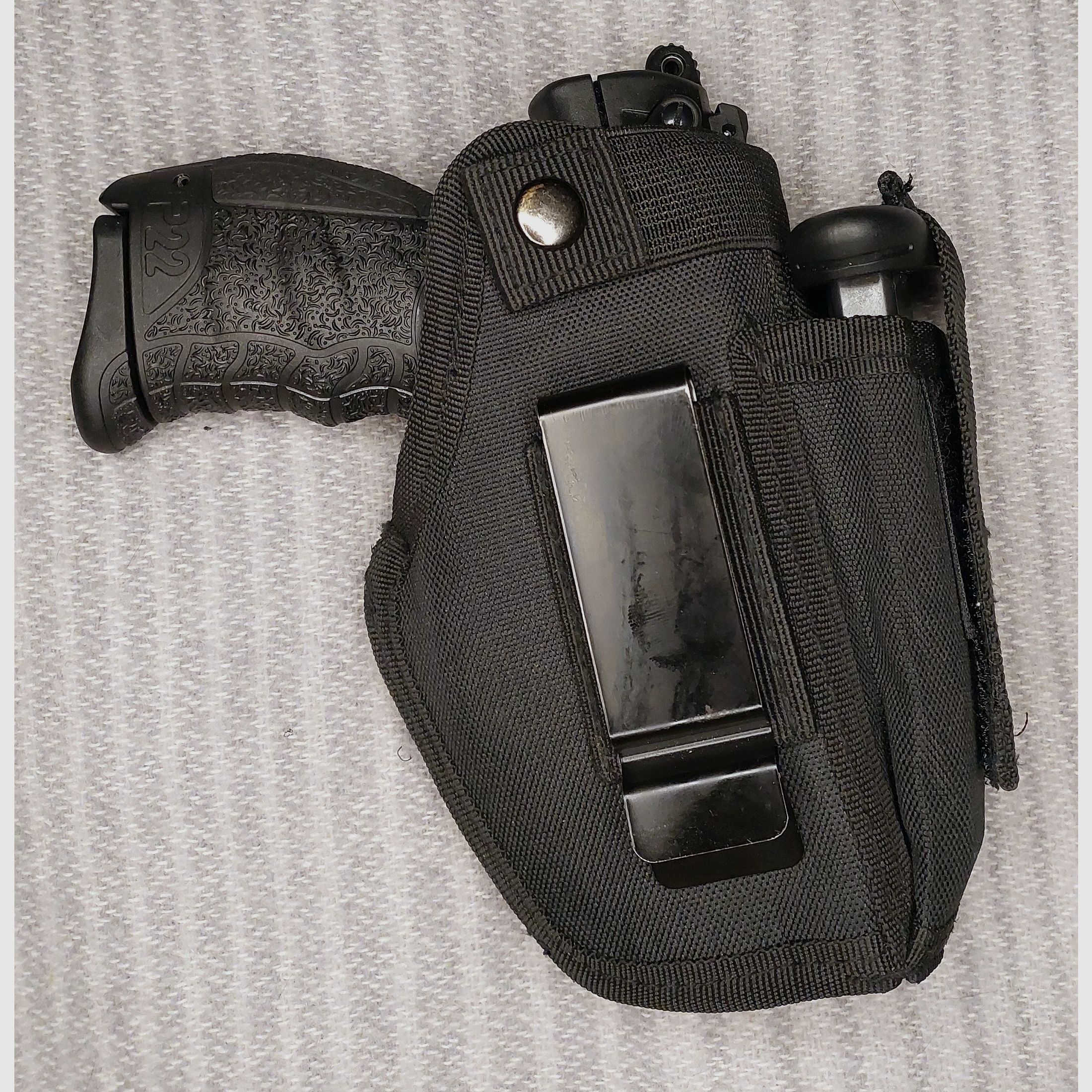 Pistola a salve Walther P22Q 9mm P.A.K. nera (PTB 778) con fondina e 2 caricatori [P 22 q]