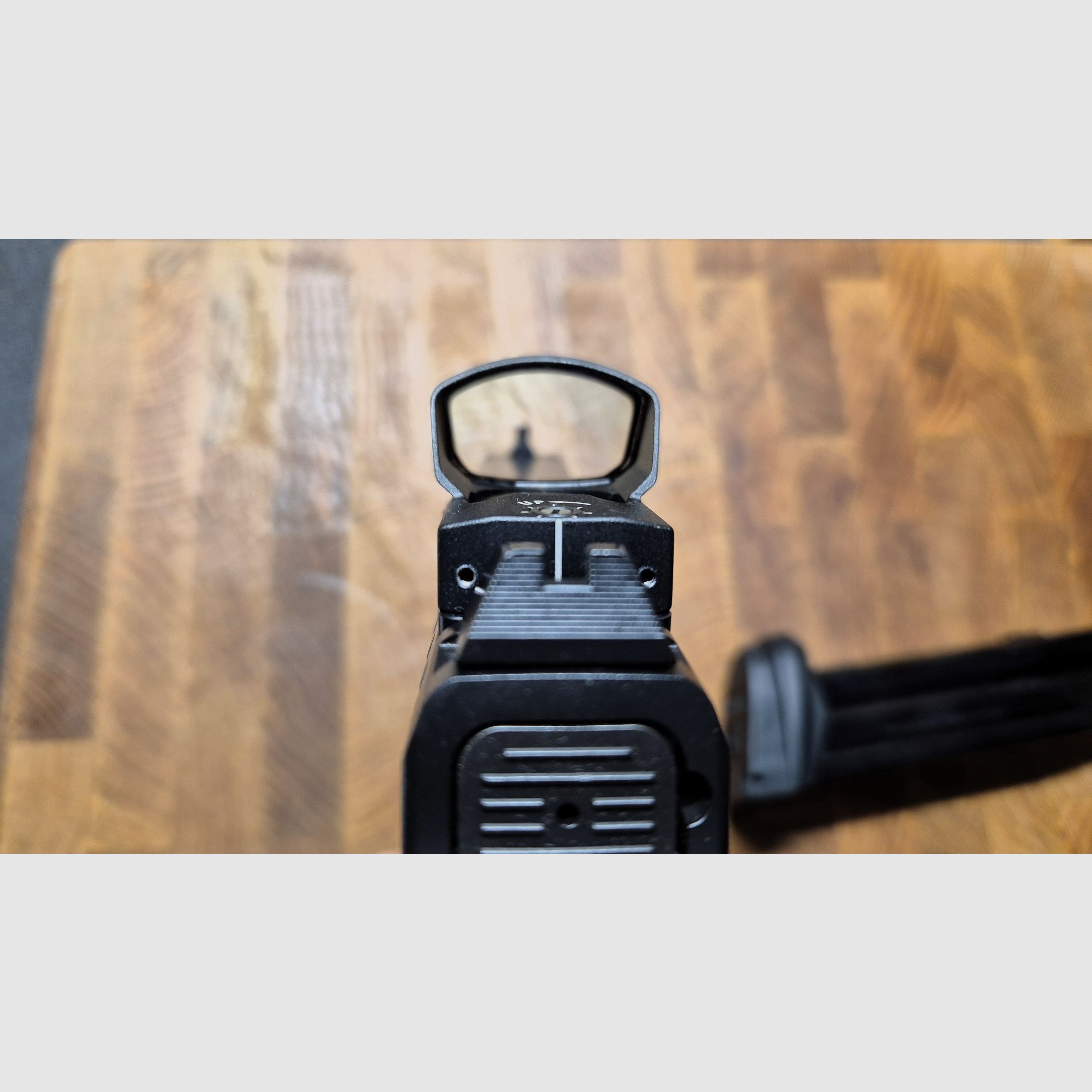 Beretta Pistool APX A1 Tactical 9mm met Red Dot Burris Fast Fire 4