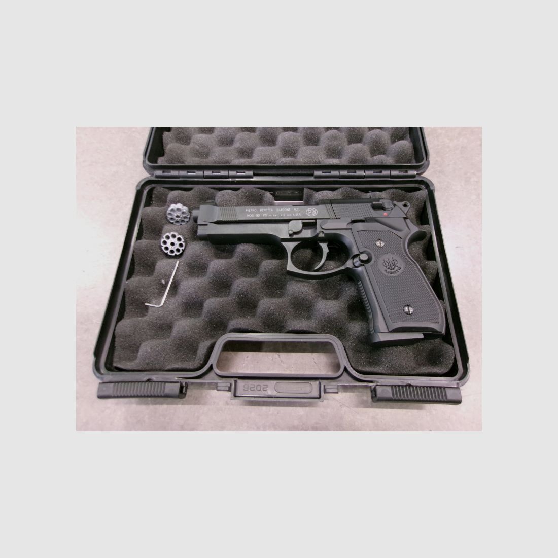 UMAREX BERETTA 92FS CAL4,5 GEBRAUCHT, Bild 5 von 5