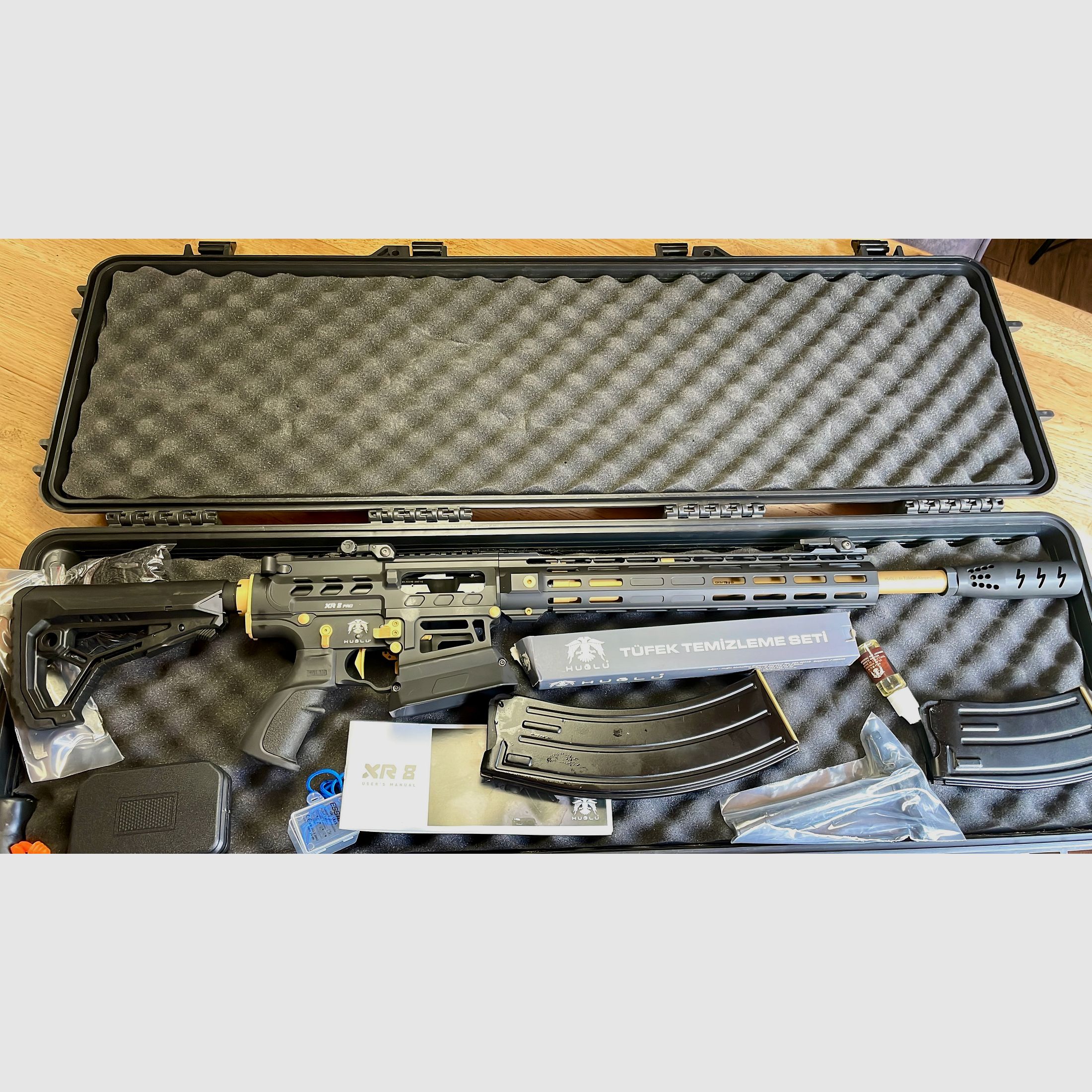 semi-automatic shotgun with box magazine HUGLU XR 8 PRO GOLD caliber 12/76 - IPSC - multi-distance - speed