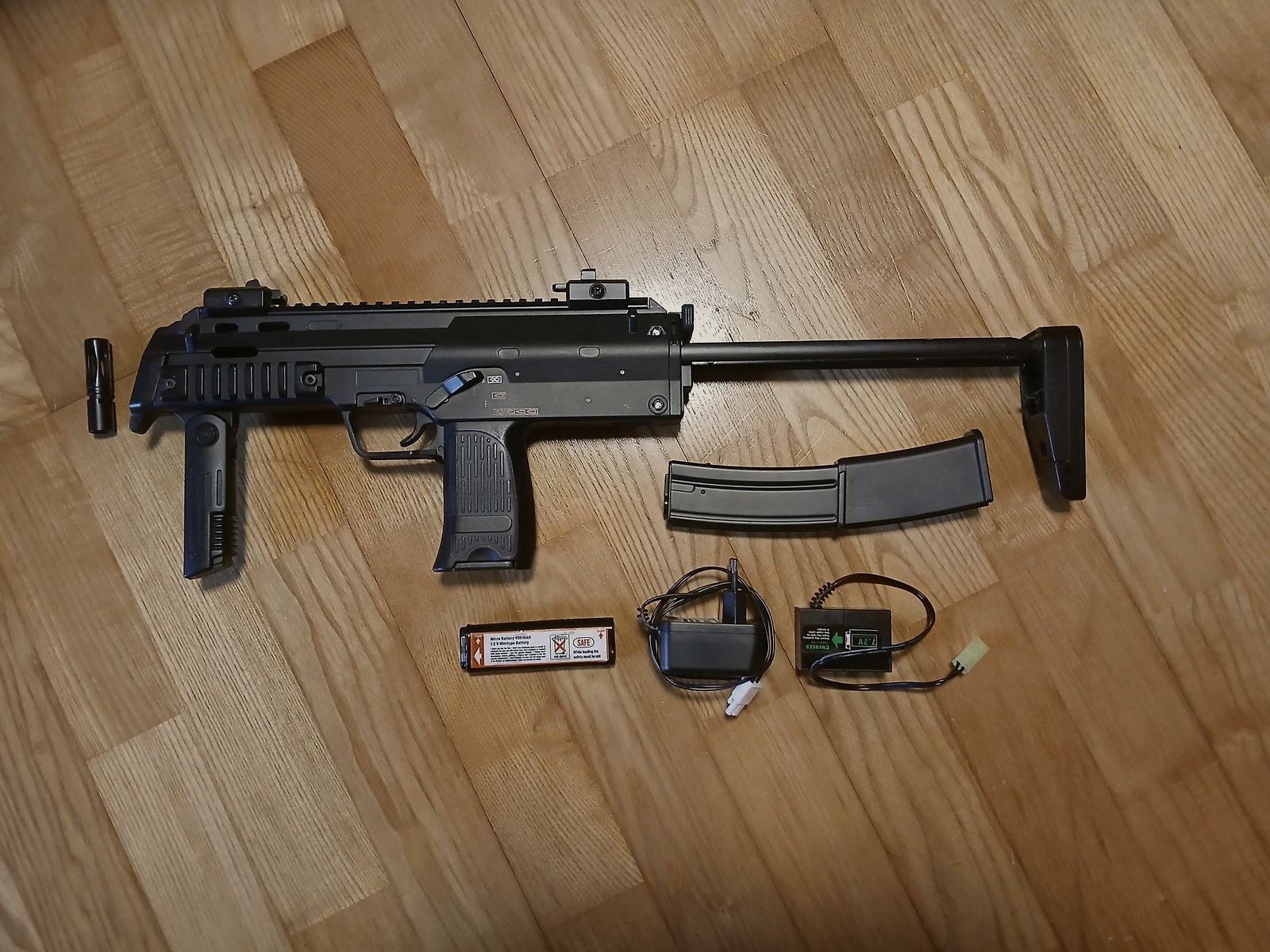 Mp7 with 2 magazines, image 3 of 3