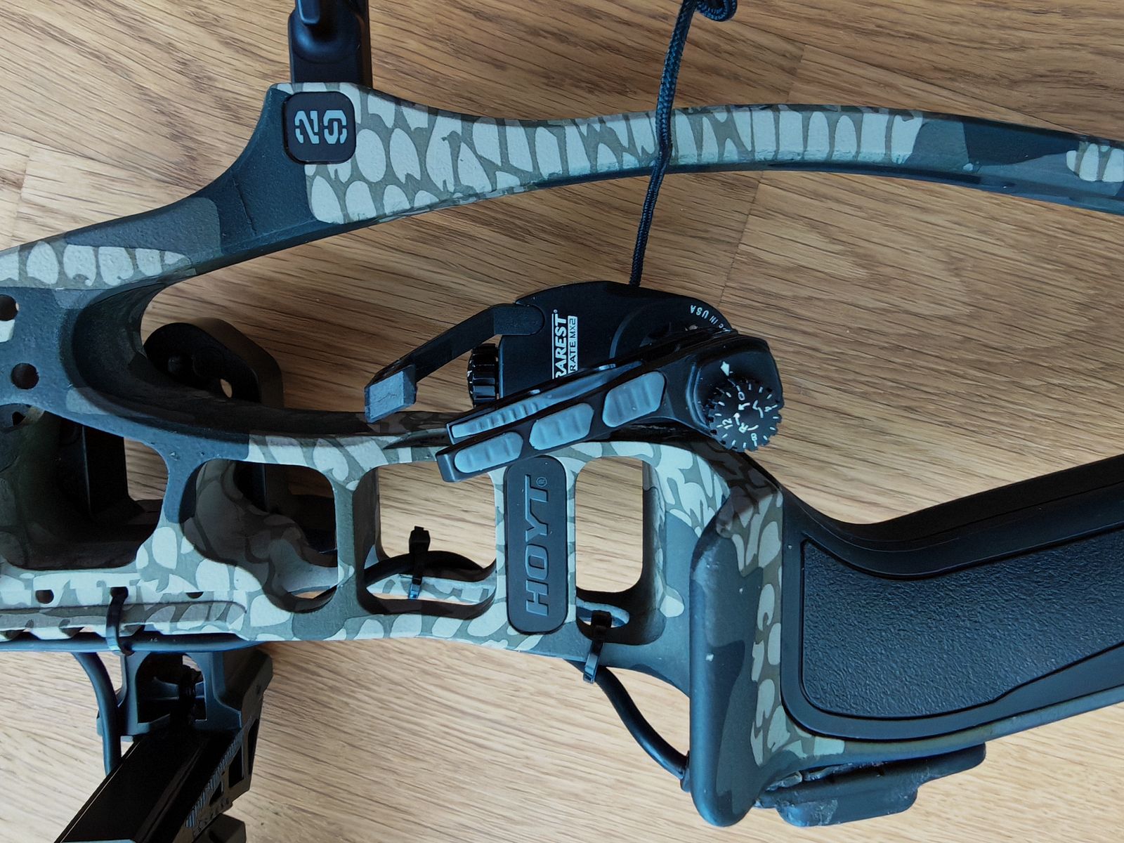 Hoyt Alpha AX-2 29 + Garmin Xero A1i + QAD Ultra Rest MX2 Set NUOVO