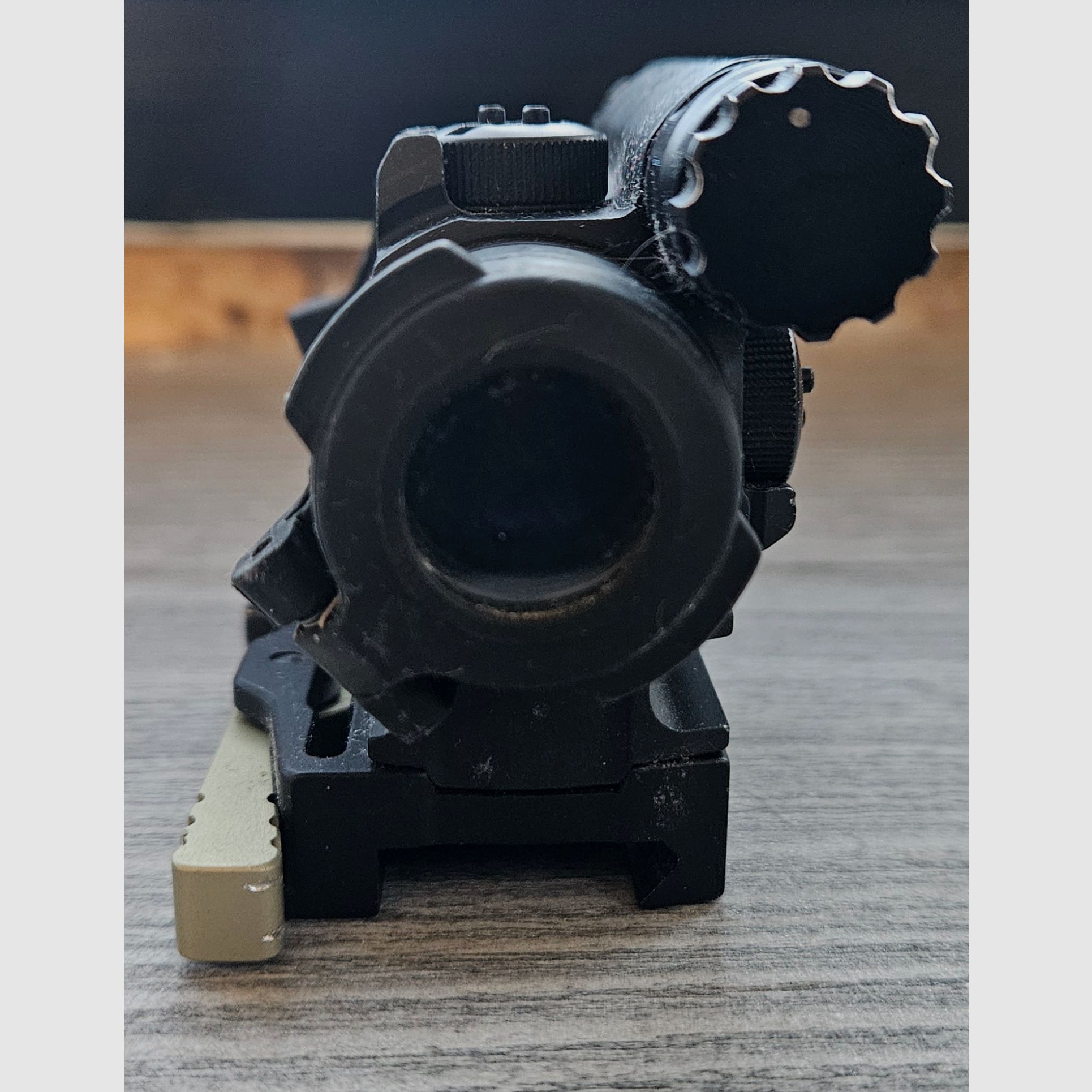 Aimpoint com m5 avec montage micro lrp, image 2 sur 8