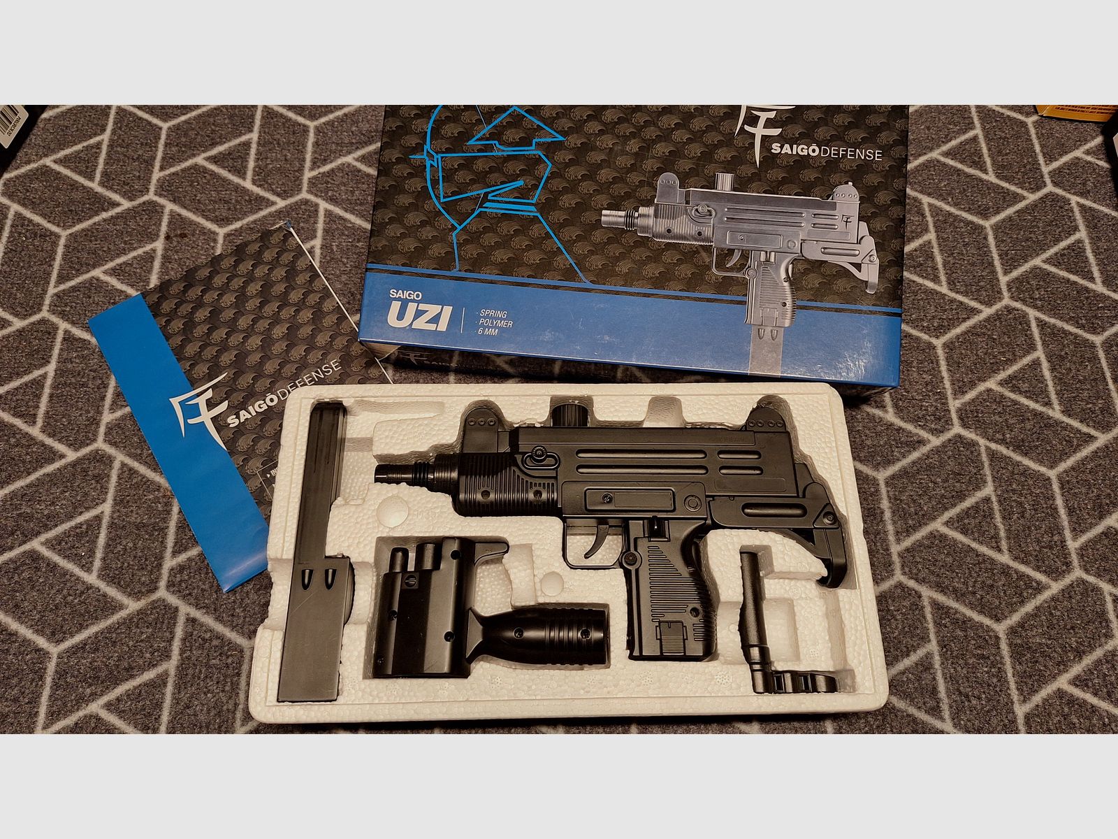 UZI Springer Airsoft 6mm NEW!