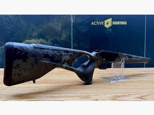 Schaft mit Gehäuse/System - Blaser R8 Custom Carbon HunTec-Camo / Elastomereinlagen / Logo in giftgrün