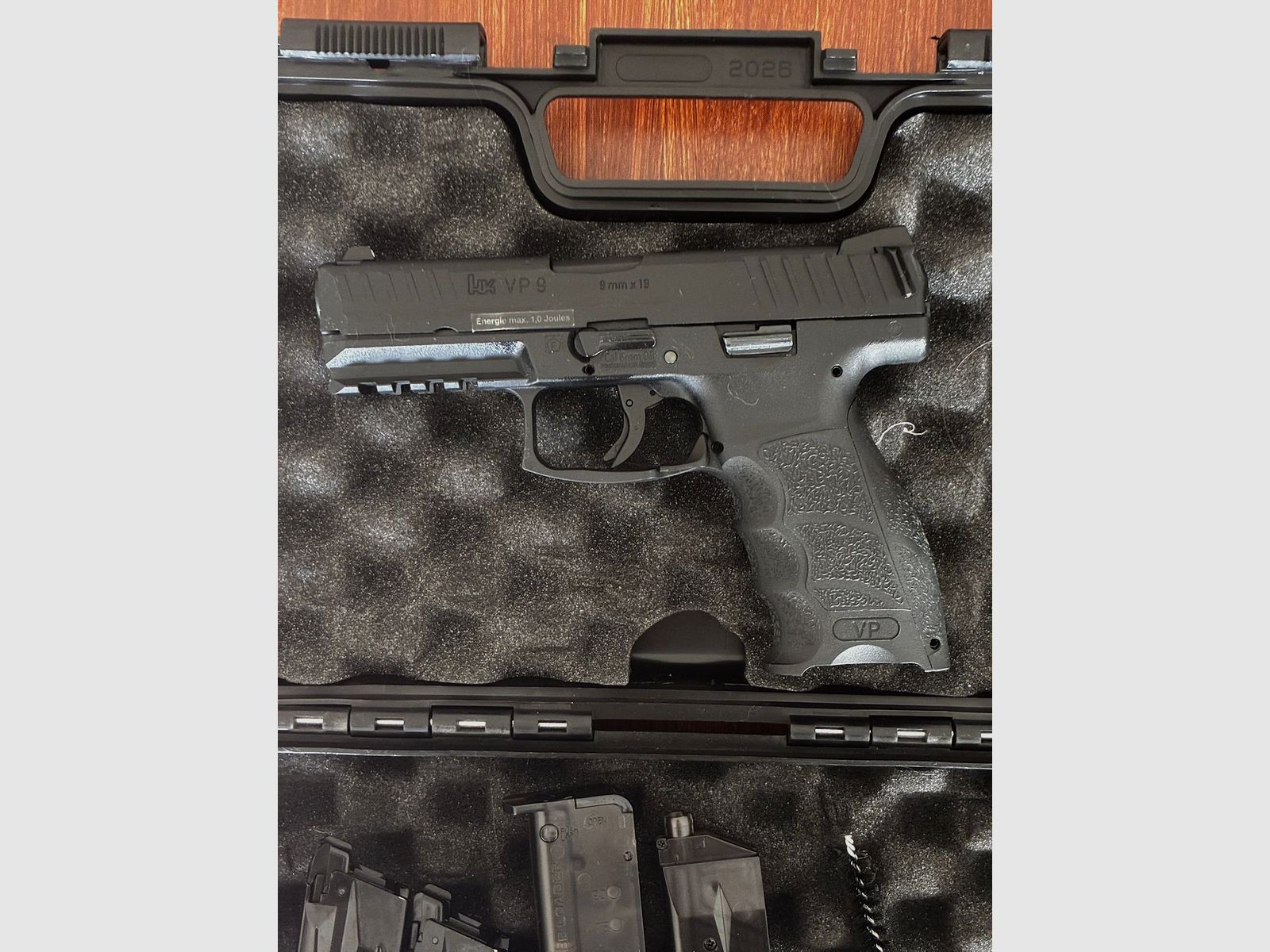 Pacchetto Airsoft completo — Ares Amoeba M4 (S-AEG) + H&K VP9 (GBB, scivolo in metallo) + Caricatore, gas,