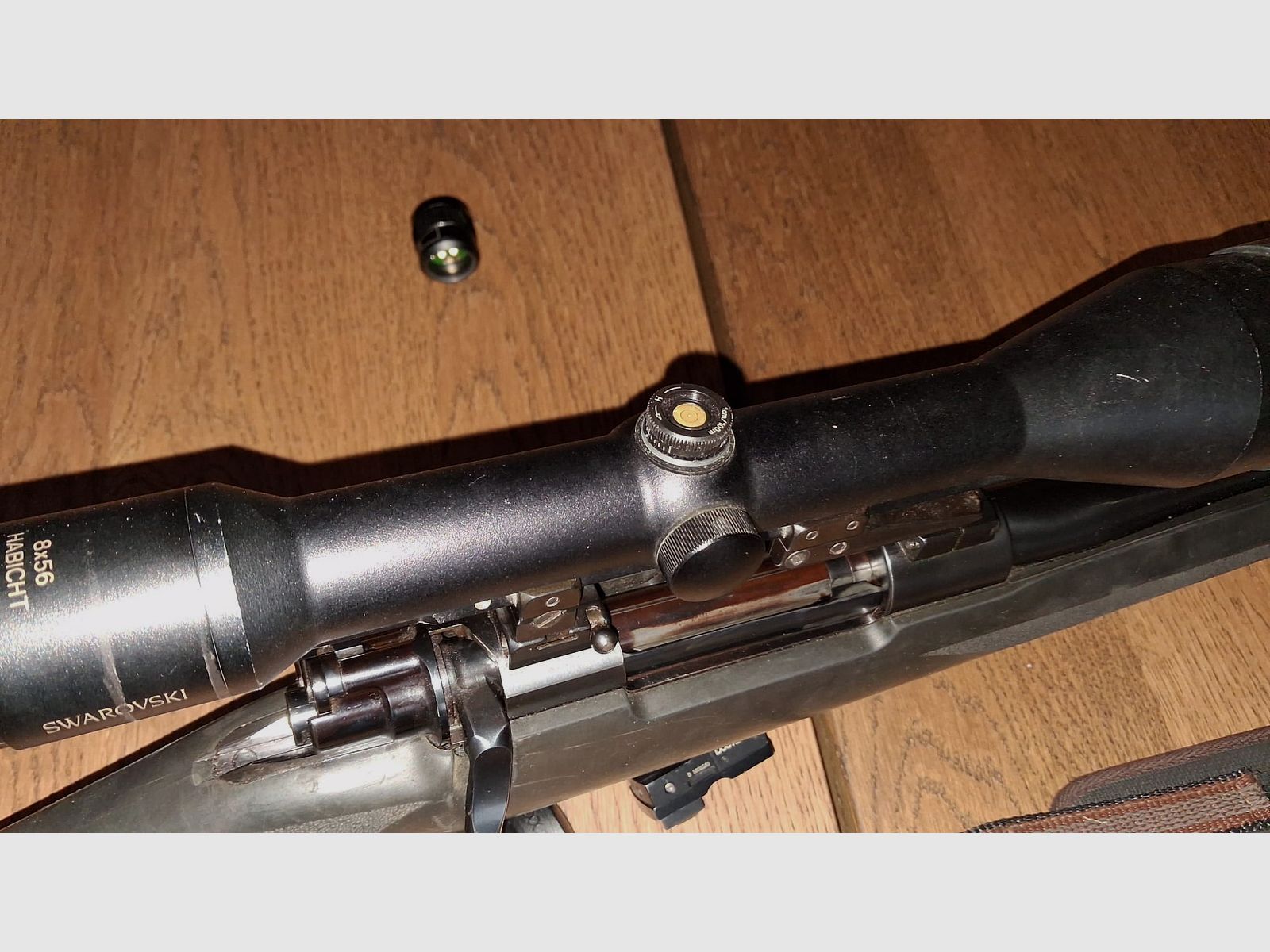 Mauser 98 „Forest“ in calibro 9,3x62 – pacchetto completo (Swarovski 8x56 + Docter Sight)