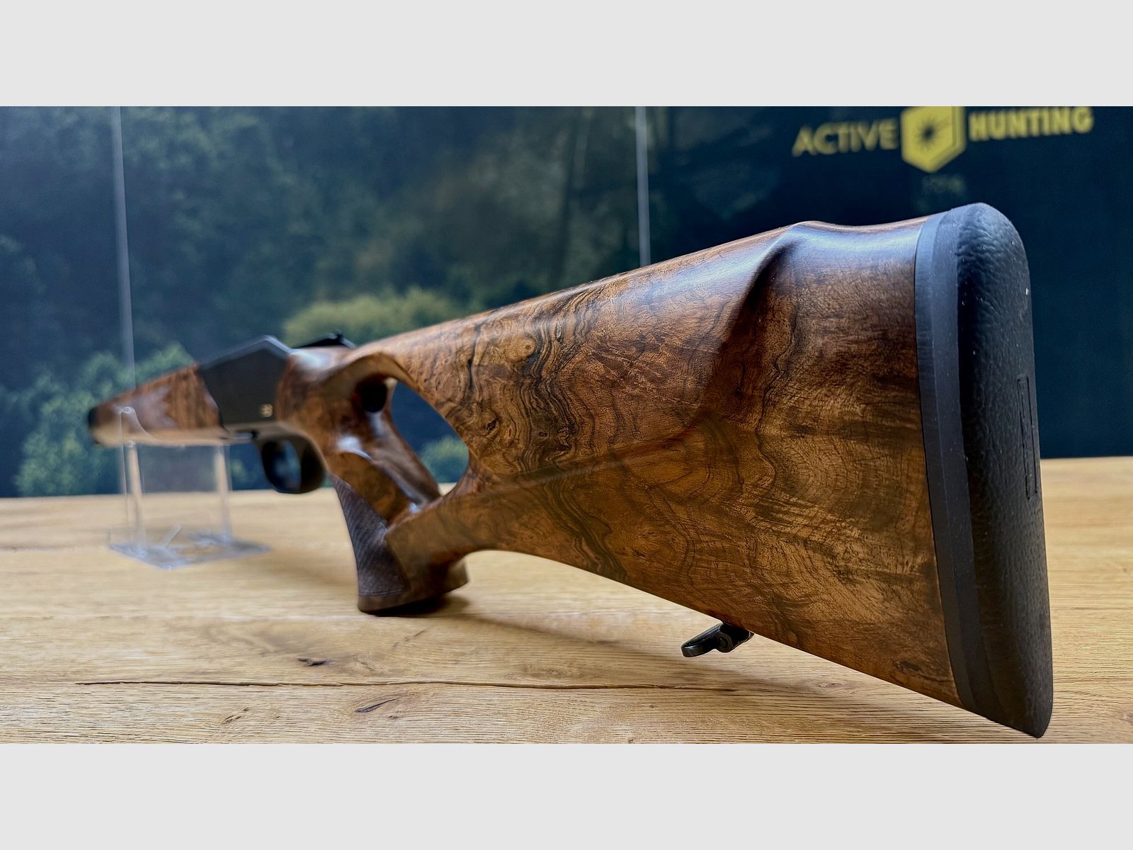 Blaser R8 Holzschaft/Lochschaft mit System, traumhafter, außergewöhnlicher Zubehör-Lochschaft HK 8-9, goldenes R8 Logo