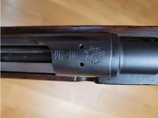 Très beau fusil japonais Arisaka Type 38 – calibre d&rsquo;origine 6,5×50 – Arsenal de Nagoya en 1939 – Commande Thaïlande de 1940 – Bronzage d&rsquo;origine à 99% – Mécanique et canon très bons – Beaux marquages – Tenon de baïonnette –TBE ++