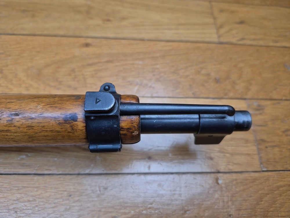 Schöner K31-Mosqueton - Kal. 7.5×55 - Sehr schöner Nussbaum-Schaft - Ultra weiche und klare Mechanik - Exzellenter Abzug - Sehr schöner Lauf - 100% einheitliche Seriennummer - Prüfungszertifikat vorhanden - Riemen, Laufabdeckung und 2 Clips als Bonus! - Die Schweizer Qualität - TBE+, Bild 14 von 30