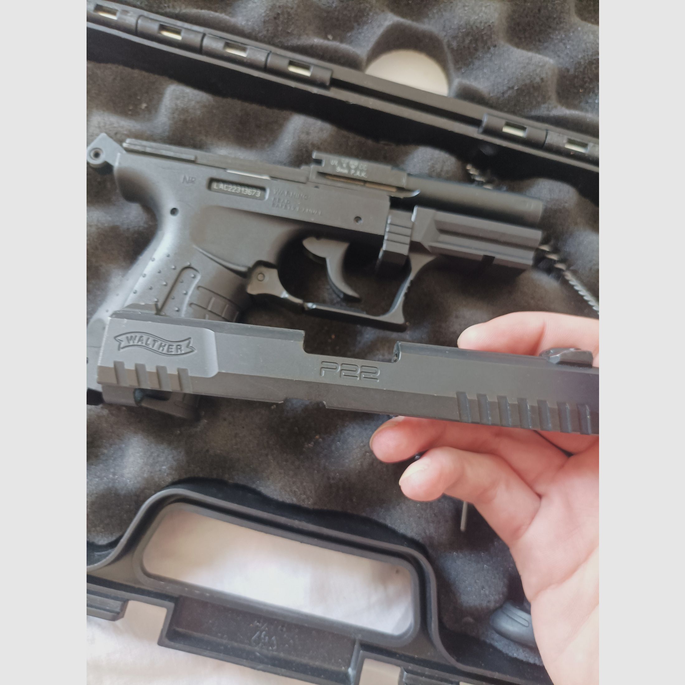 P22 Schreckschuss prêt avec 50 cartouches à blanc