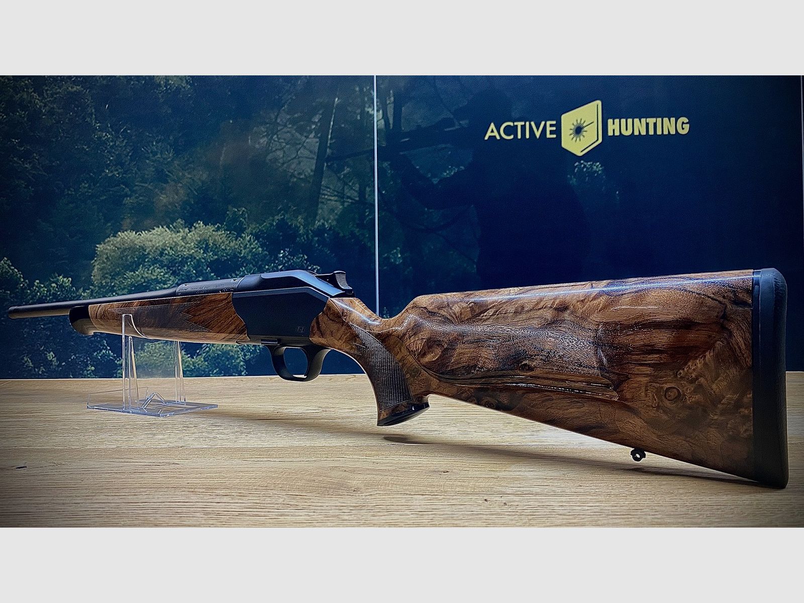 Blaser R8 Holzklasse 7 / Stahlkugel graviert mit Fischhaut / Kaliber und Lauflänge nach Wahl