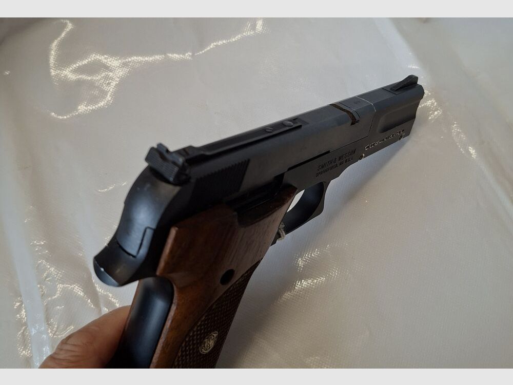 Smith iund Wesson 422