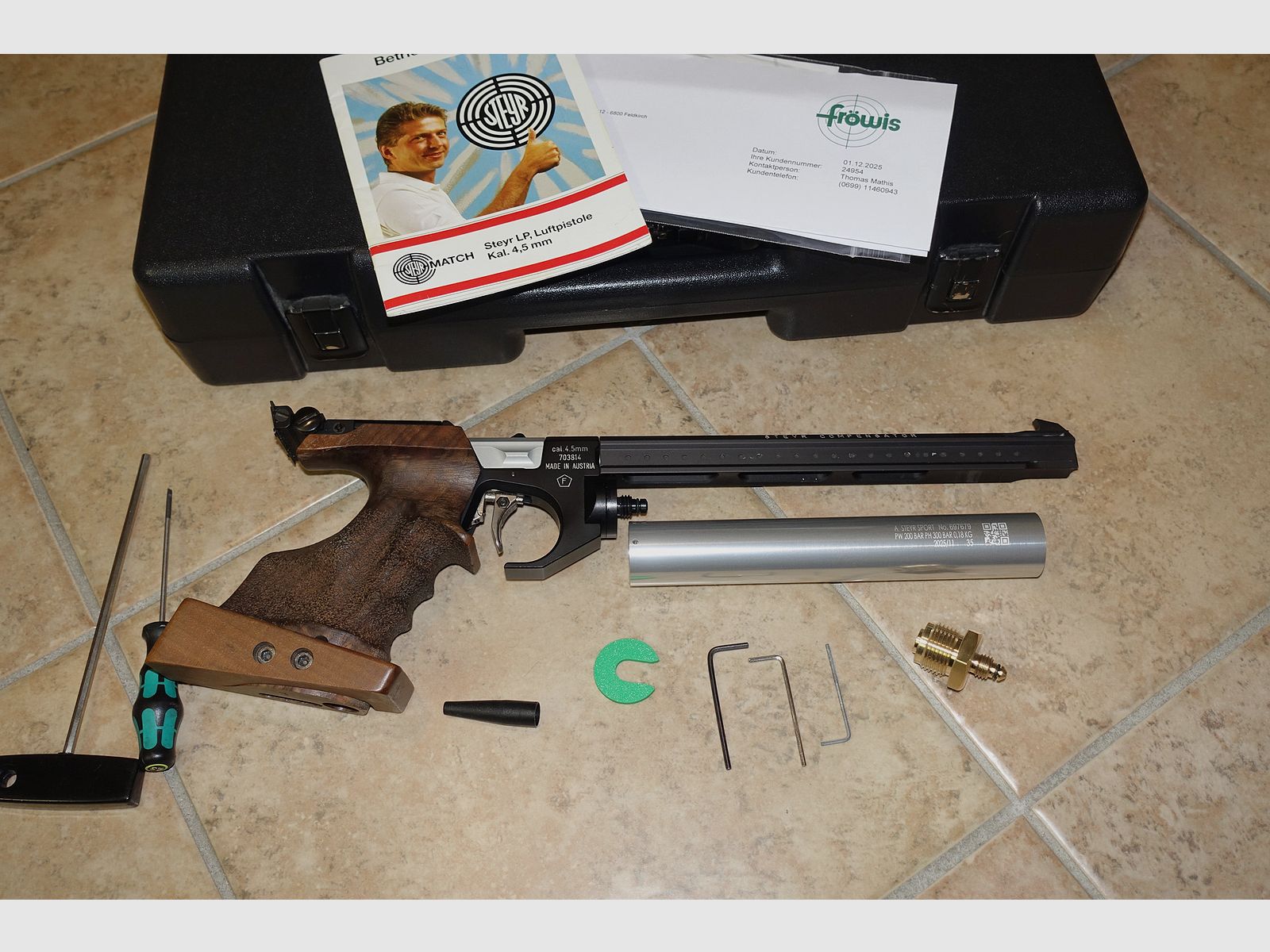 Steyr LP compressed air match pistol with new cartridge + accessories