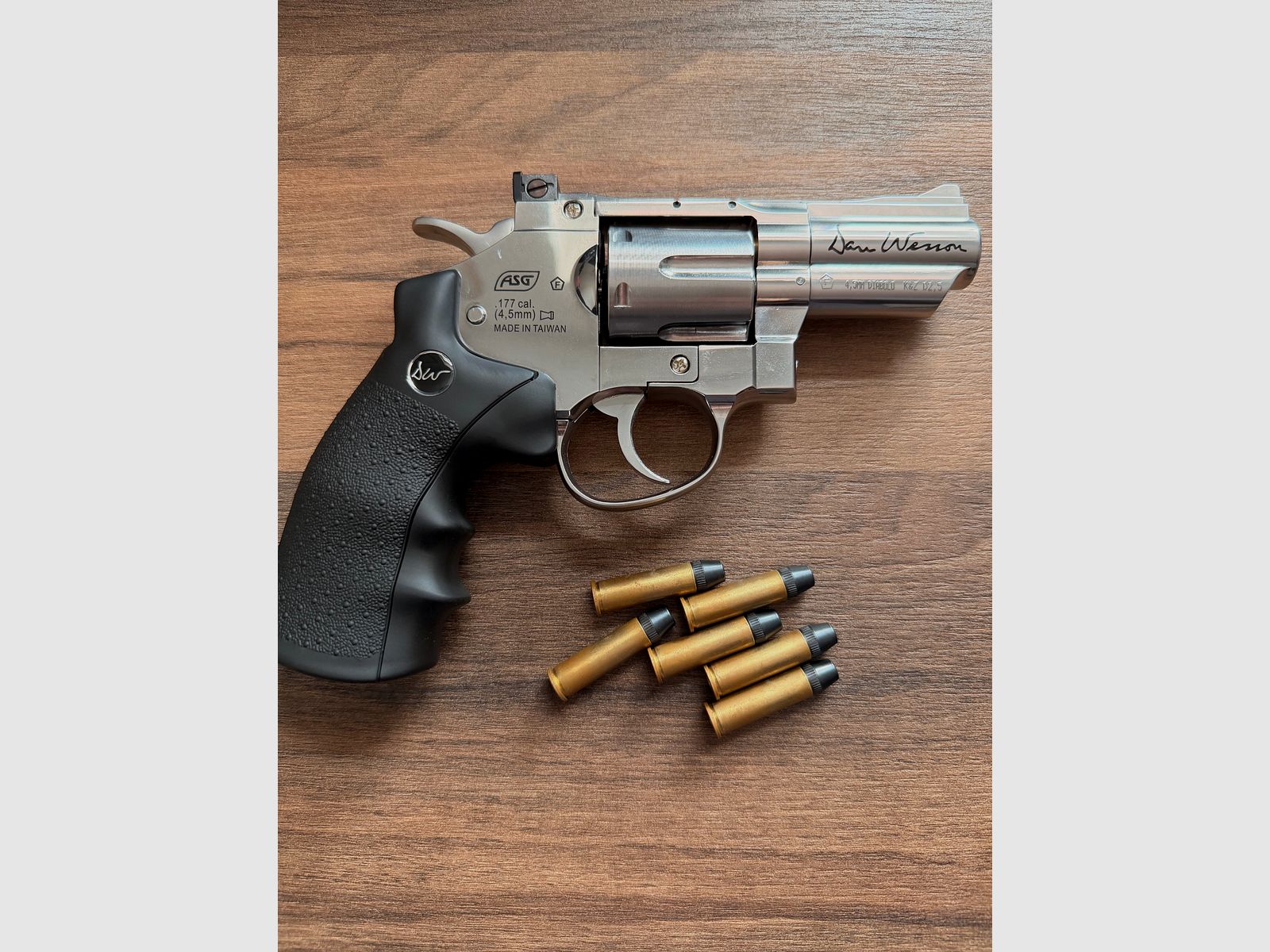 Dan Wesson CO₂ Revolver 4.5 mm Diabolo + casings