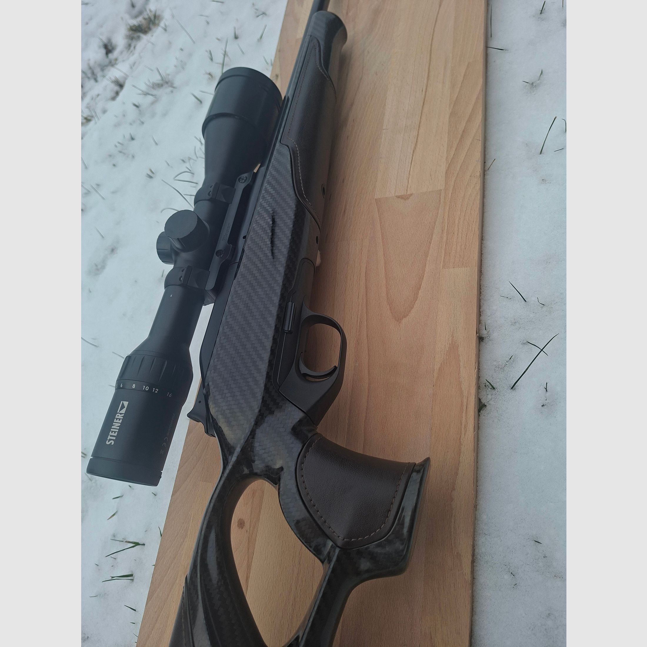 Blaser R8 Carbon Success kolba LEWA z wkładkami skórzanymi, w doskonałym stanie
