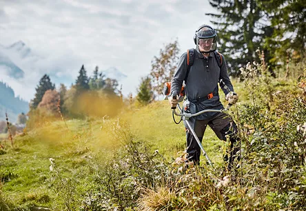 STIHL FS 131; Leistung 1,9 PS; Mähkopf AC 25-2; 4-MiX-Motor, Bild 2 von 3