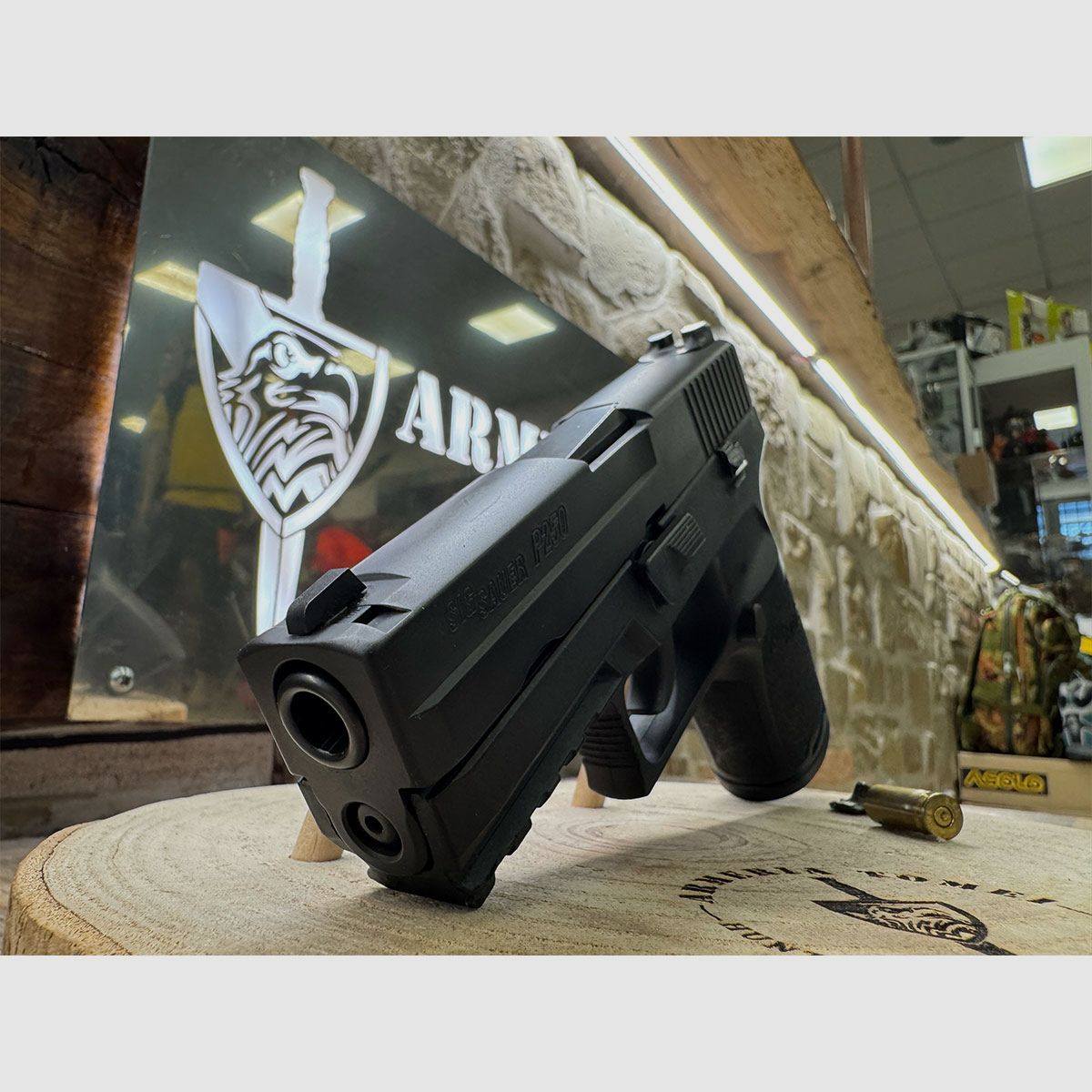 GEBRUIKT – PISTOOL – SIG SAUER MOD. P250 kal. 9×21 (LOGO KANTON SAN GALLO), afbeelding 2 van 5