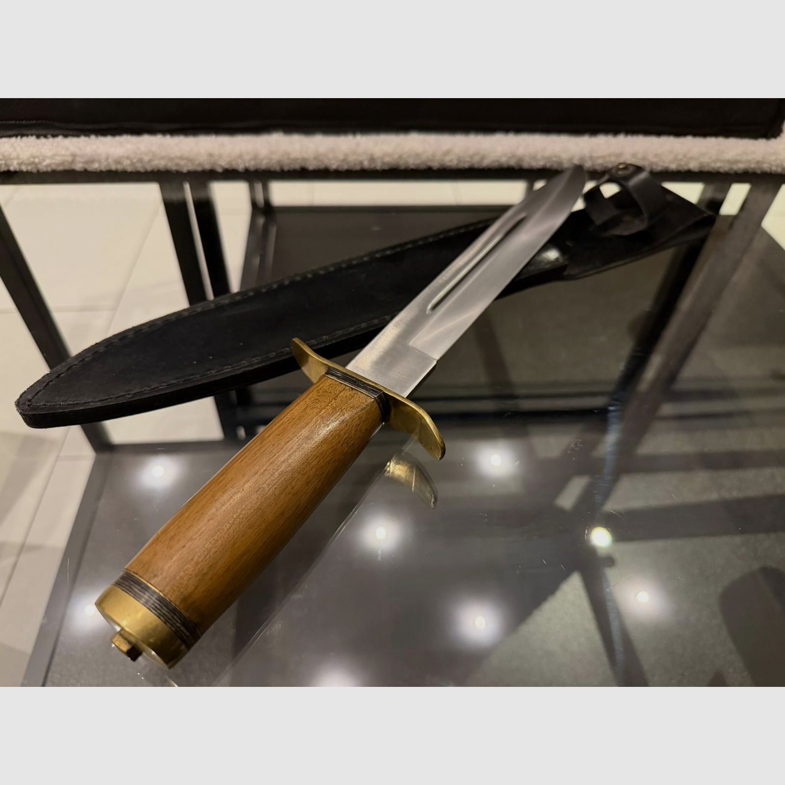 High-quality hunting / Bowie knife with leather sheath