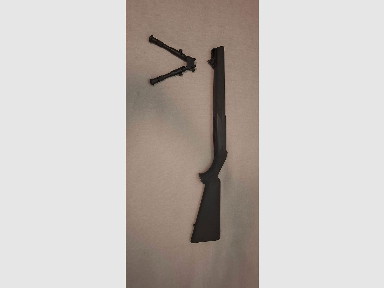 HOGUE RUGER 10/22 kolba do Bull Barrel z włókna szklanego w komplecie z dwójnogiem.