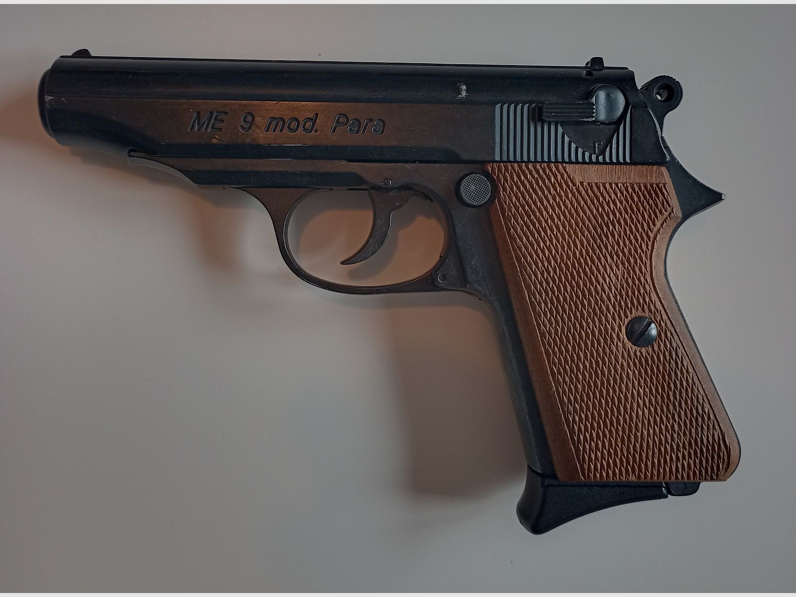 Pistolet d'alarme ME 9 modèle Para