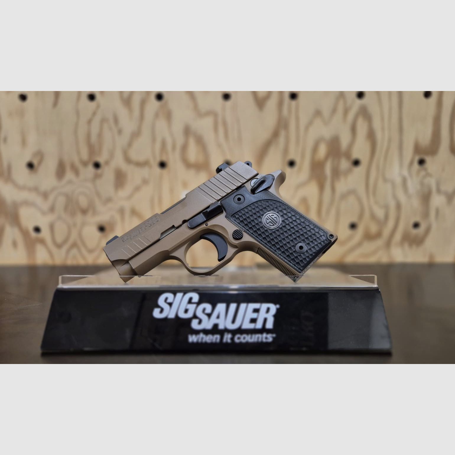 SIG-Sauer P 238 Emperor Scorpion, image 2 sur 2