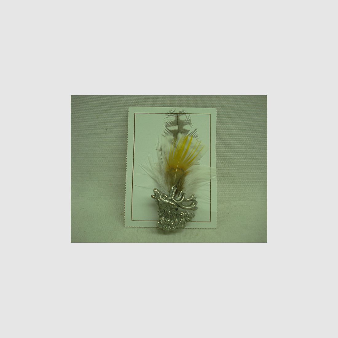 Hutfeder Jagd - Hirsch mit Eichelhäherfeder