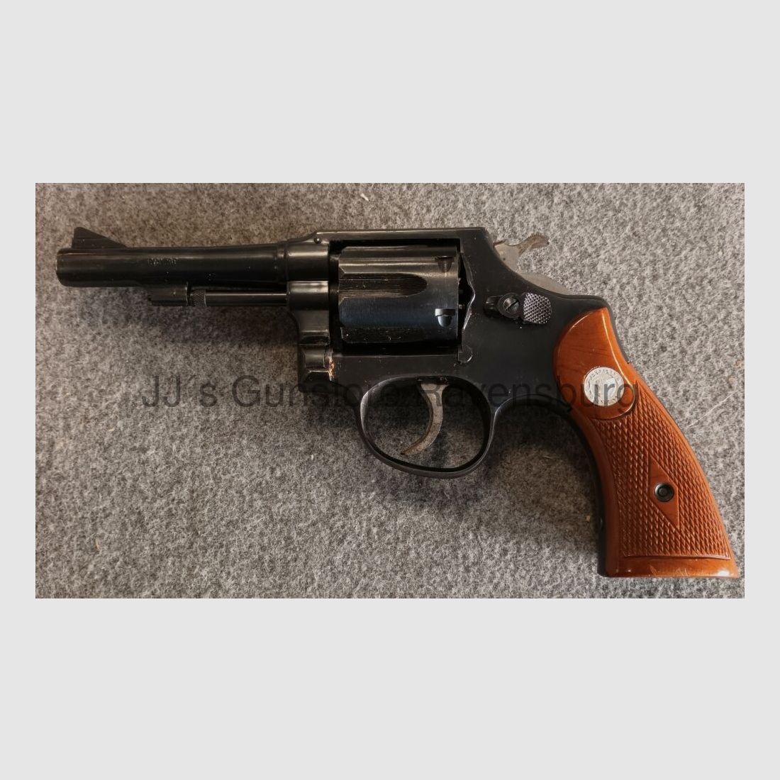Taurus	 ähnlich S&W Military & Police