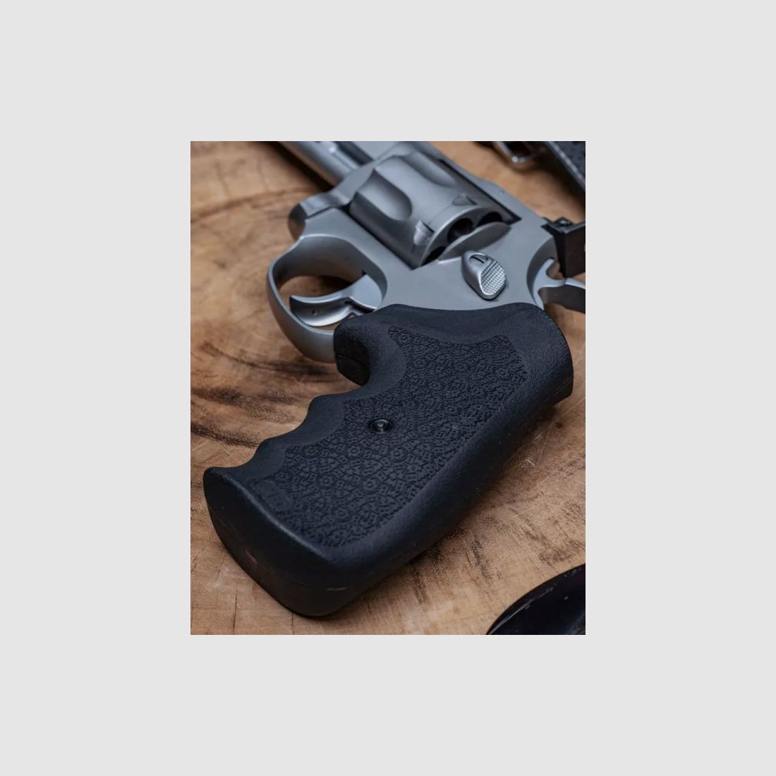 Ergonomiczny uchwyt z polimeru do rewolweru Taurus MBT, zdjęcie 2 z 3