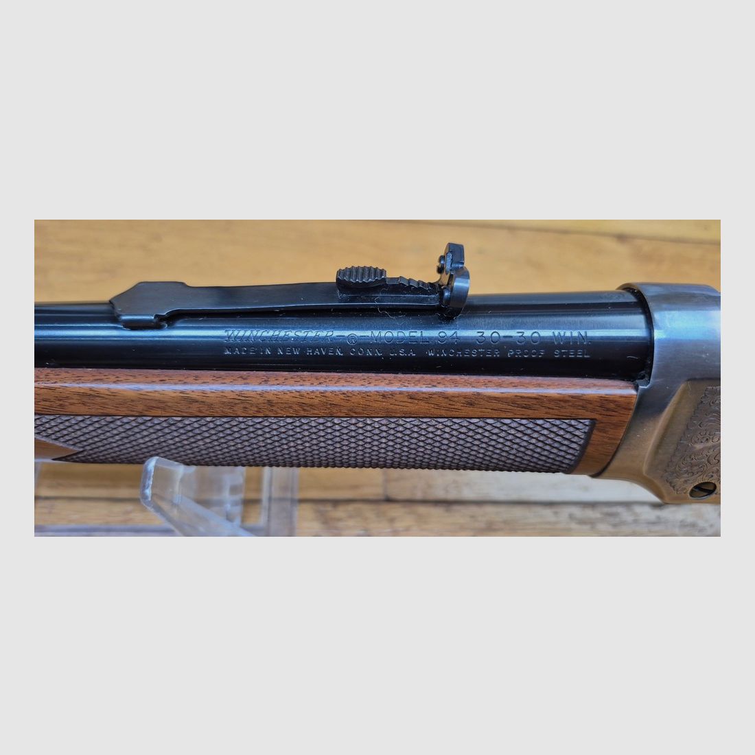 Zeer mooie Winchester herdenkingswapen "Sheriff Bat Masterson" – Saddle Rifle model 1894 – Vuurwapen uit 1979 – Slechts 8.000 exemplaren – Kal. 30-30 Win – ZELDZAAM Originele doos in BE+ – Vuurwapen in bijna nieuwe staat – TBE+++, afbeelding 34 van 36