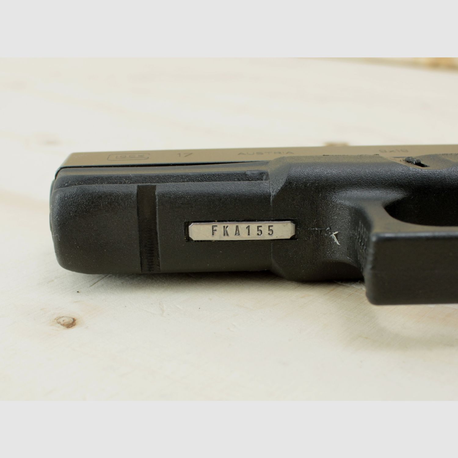 Pistola semiautomática GLOCK 17 cal. 9mm Luger con cargador de 17 cartuchos, imagen 11 de 11
