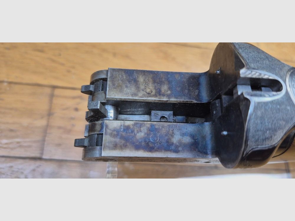 Wunderschöne Flinte Robust Modell Nr. 246 – Manufrance Saint-Étienne – Kal. 16/70 – Waffe um 1952/1954 (!) – 100% Jaspage und Gravuren – Spiegel-Lauf, quasi nie geschossen – Vollständige Originalverpackung (Garantie, Handbuch, Prüfungszertifikat) – Zustand nahe neuwertig für diese 72 Jahre! – Fast museales Stück – TBE+++, Bild 50 von 56