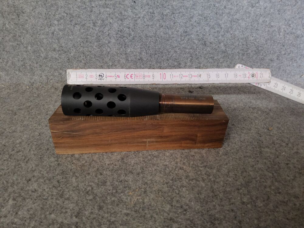 nieznany tłumik wylotowy do strzelb Benelli